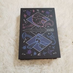 The winners Trilogy, book box bite and sting faux book, Illumicrate